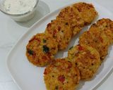 Foto langkah ke 3 dari resep Salmon Burger Sushi with Tartar Sauce.