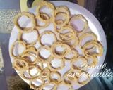 A picture of step 2 of Crispy Onion Rings with Za'atar (Thyme).