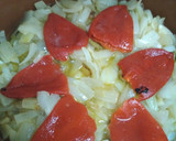Foto del paso 4 de la receta: Lomos de atún encebollado en salsa de piquillos