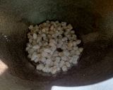 A picture of step 1 of Thand Wale Gond Laddoo.