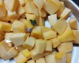 लाल भोपळा (Lal Bhopla Recipe In Marathi) रेसिपी स्टेप 1 फोटो