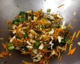 Foto langkah ke 3 dari resep Mie Goreng Telur.