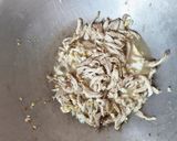Foto langkah ke 2 dari resep Mie Goreng Ayam Kecap.