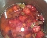 Une image de l'étape 1 de Sirop fraise rhubarbe.