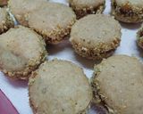 Foto del paso 7 de la receta: Mini alfajores de nueces rellenos con dulce de membrillo
