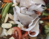 Gambar langkah 4 resipi Tom Yam Putih Jernih Seafood & Nanas.
