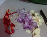 Foto langkah ke 2 dari resep Tumis cumi asin.