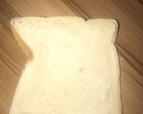 A picture of step 1 of Scrambled egg bread pie.