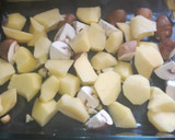 Foto del paso 1 de la receta: Butifarras al horno con setas portobello y patatas especiadas