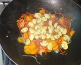 Foto del paso 3 de la receta: Arroz al curry con champiñones y verduras. Receta vegana
