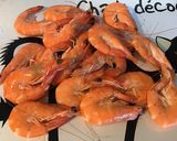 Une image de l'étape 1 de Brochettes de melon aux crevettes épicées et olives vertes.