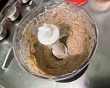 Une image de l'étape 5 de Sauce salade épicée à l'oignon rouge et persil.