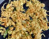 A picture of step 2 of Tawa Maggi.
