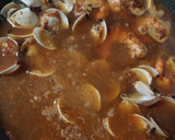 Foto del paso 5 de la receta: Lubina con gambas y almejas en salsa