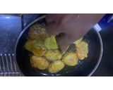 A picture of step 7 of Rajasthani Kalmi Vada.