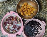 Hình bước làm 1 của món Sữa đậu đen + óc chó + hạnh nhân🍶🍶🫘🫘