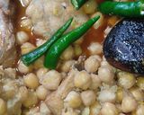 A picture of step 6 of Lahori Murgh Cholay (Chicken Chickpeas Curry).