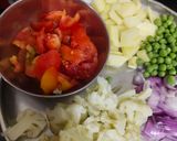 A picture of step 1 of Gobhi aloo matar.