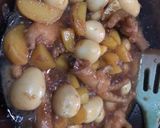 Foto langkah ke 3 dari resep Semur Telur Puyuh, Kentang, Ceker.