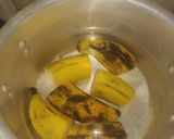Foto del paso 1 de la receta: Bolitas de plátano maduro con queso