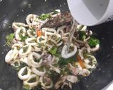 Foto langkah ke 5 dari resep Cumi Cabe Hijau.