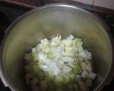 Foto del paso 1 de la receta: Crema de zanahorias, calabaza y batata con garbanzos refritos con jamón serrano