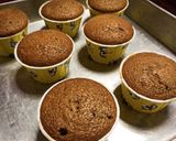 Foto langkah ke 6 dari resep Easy Baking: Vanilla Choco Chip Muffin.