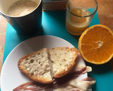 Foto del paso 1 de la receta: Pan con ajo y jamón, café con leche de avena y zumo de naranja : a desayunar!!