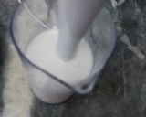 A picture of step 3 of Dates and banana shake.