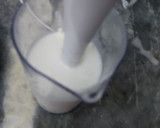 A picture of step 3 of Dates and banana shake.