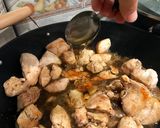 Foto del paso 2 de la receta: Pollo con fideos en salsa teriyaki, con miel y salsa de soja. Facilísimo!