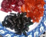 A picture of step 4 of 3 color Truti fruiti jelly.