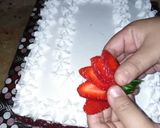 A picture of step 9 of Strawberries cake.