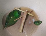 Foto langkah ke 1 dari resep Gulai daun singkong (bumbu instan).