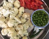 A picture of step 1 of Cauliflower Peas Curry.