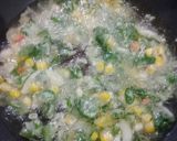 Foto langkah ke 4 dari resep Bakwan Jagung Daun Kelor.