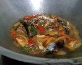 Foto langkah ke 3 dari resep Oseng Pindang Tongkol.
