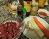 Foto del paso 1 de la receta: Ragout de ternera, solo lo guiso con vino y caldo casero 😋