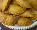 A picture of step 8 of Mava wheat flour gujiya.