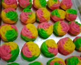Foto langkah ke 4 dari resep Bolu mawar.