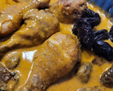 Foto del paso 8 de la receta: Pollo en salsa con ciruelas y champiñones