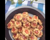 Foto langkah ke 6 dari resep Thumbprint cookies w/ strawberries jam filling.
