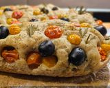 Foto del paso 5 de la receta: FOCACCIA🌿🍅Con Uchuvas🫒 y Más...!