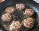 Foto langkah ke 4 dari resep Creamy Beef Patties.