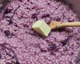 Foto del passaggio 6 della ricetta Risotto con cavolo rosso gorgonzola e noci
