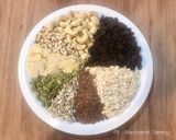 รูปขั้นตอนการทำที่ 1 ของ Easy Homemade Granola Bitesคุ้กกี้ธัญพืช ไร้แป้ง