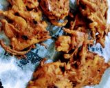 A picture of step 9 of Onion, Potato mix Pakoray.