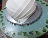 A picture of step 4 of Nikah Themed Cake.