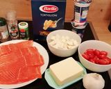 Bazsalikomos paradicsomos lazac tésztával recept fázis 1 fotója