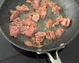 Foto del paso 3 de la receta: Acelgas empiñonadas con huevos estrellados